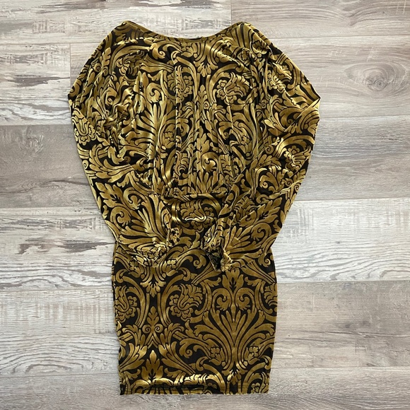 Boohoo Plunge Neckline Dress NWOT - Picture 2 of 7